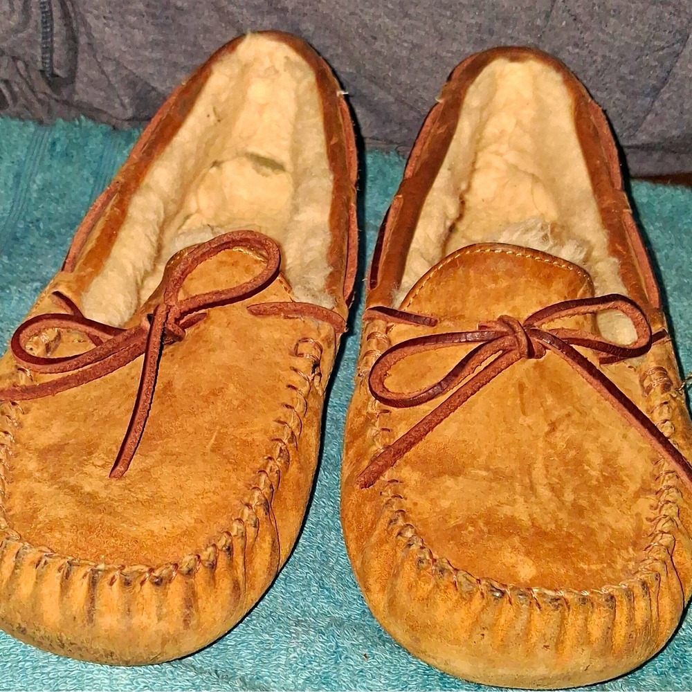 UGG Dakota Women's Brown Suede Sheepskin Lined Moccasin Slippers Size 9
